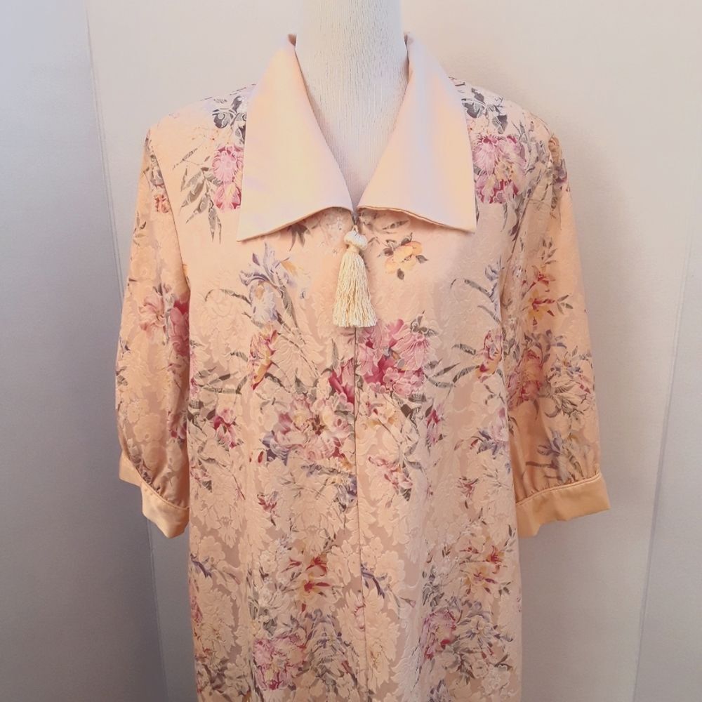 RETRO CARLTON HALL PINK FLORAL BROCADE ROBE SZ MED